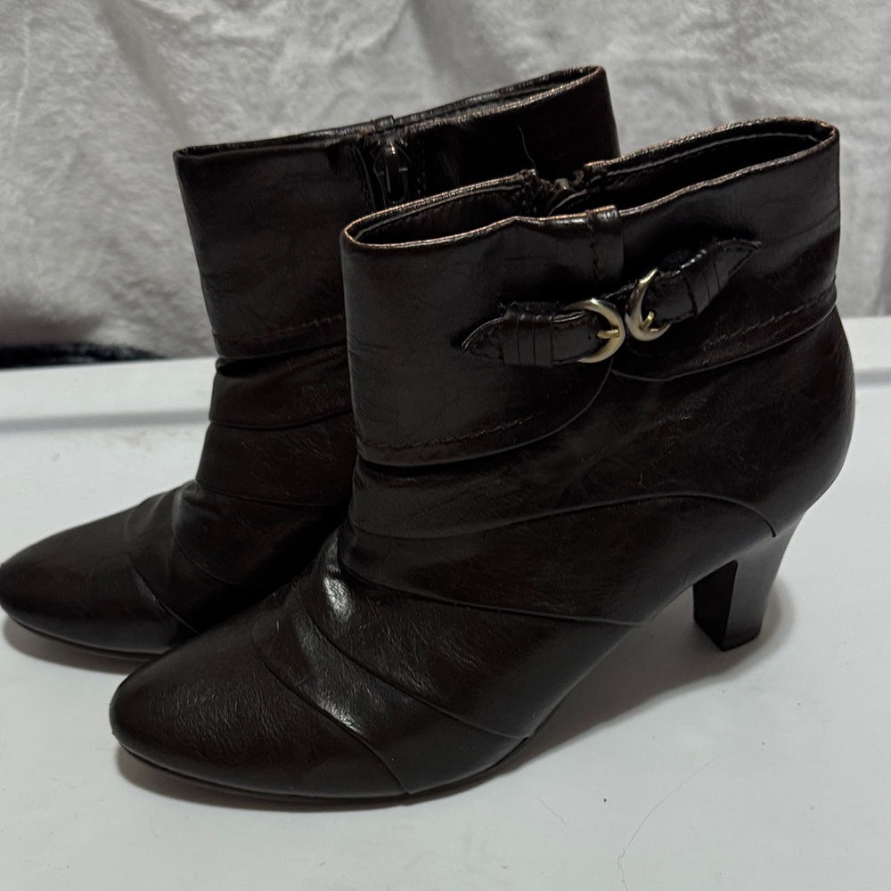 Life Stride Elegant Brown Ankle Boots